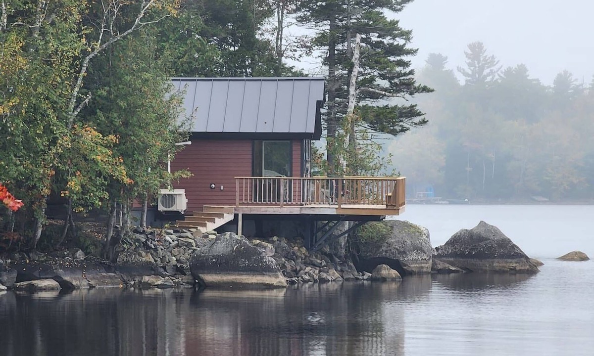 North Penobscot Cottage | Luxurious and very private lake front cottage