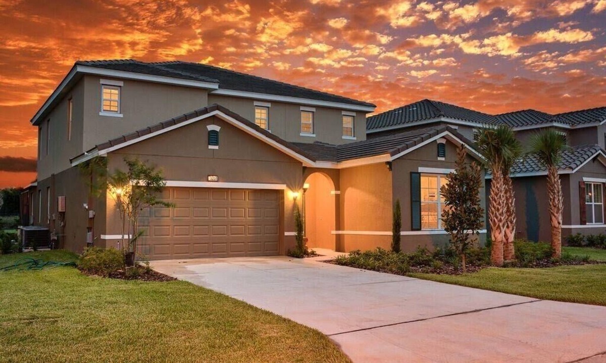 Loughman Villa | Luxurious 6-Bedroom Villa in Charming Davenport with Private Pool and Amenities