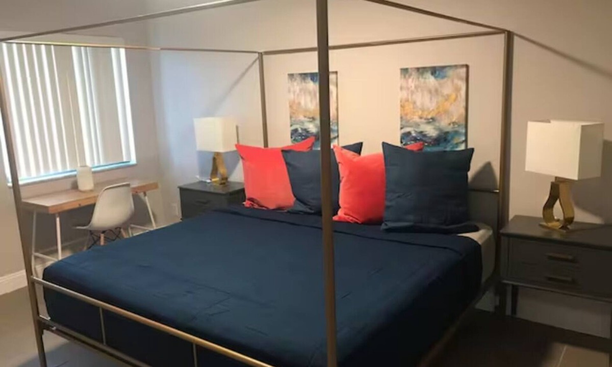 Coral Ridge Apartment | Luxurious & Spacious 2BD APT Walk to the Beach