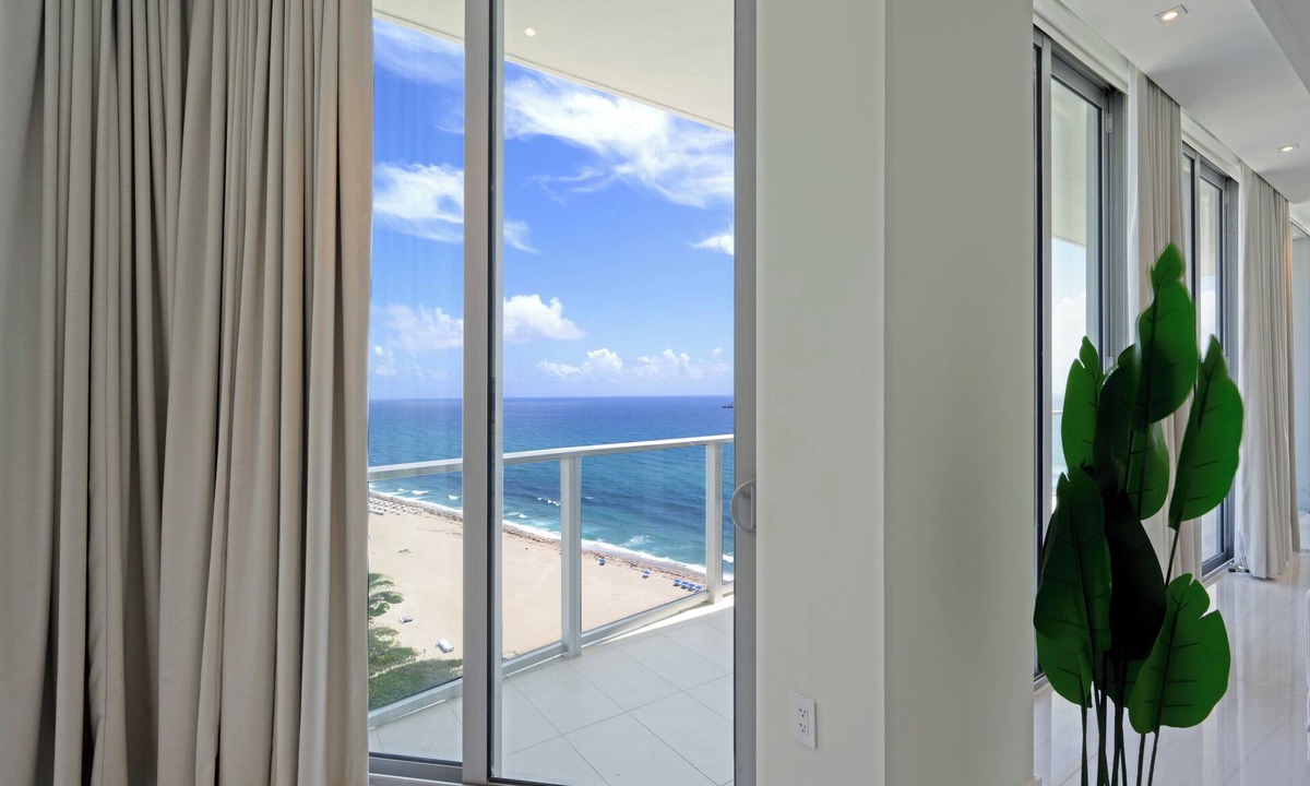 Singer Island Hotel | Luxury Beachfront Fully Furnished Penthouse in Singer Island!