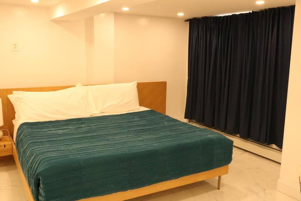 Schenectady Apartment | Luxury king bed parking & washer