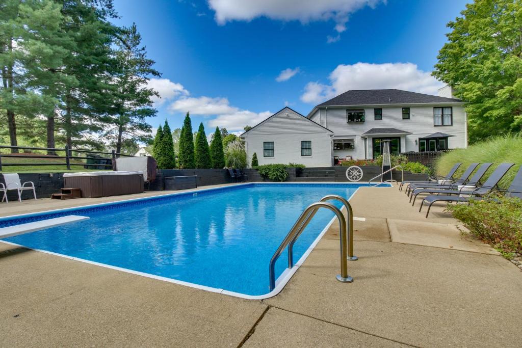 Otterbien Home Villa | Luxury Maineville Villa w/Private Pool & Deck
