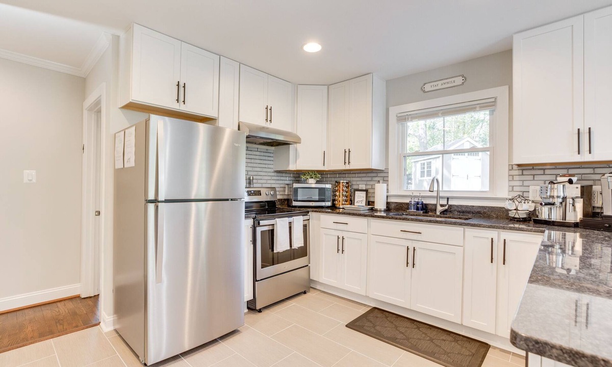 Middleburg House | Luxury Middleburg Manor with 4 Bedrooms 2 Baths