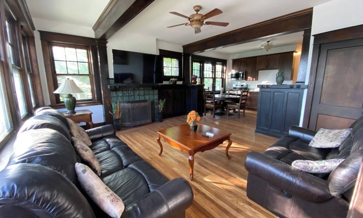 Point Breeze North Apartment | Luxury Point Breeze with Off-street Parking