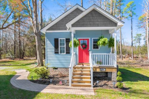 Deltaville House | Luxury Studio Guesthouse, Walk to Museum, Boat Parking