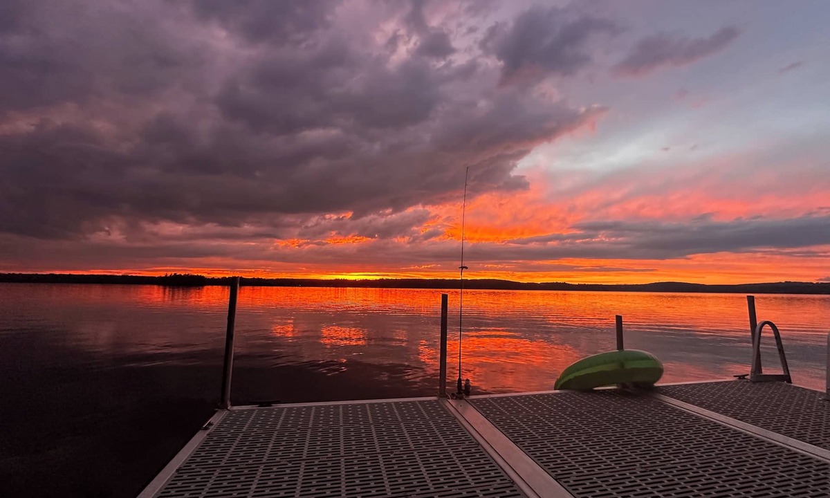Vassalboro Cottage | Maine Cabin Master Pilot Cabin, 3-BR waterfront with spectacular sunset views