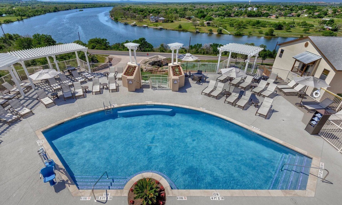 Marble Falls Resort | Marble Falls | Premium Group Retreat | Pool + Lake | 3BR Sleeps 8