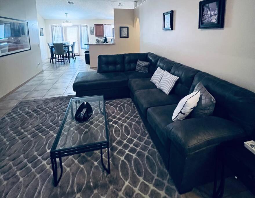 Villa De Paz House | Master king suite, Phoenix gem!