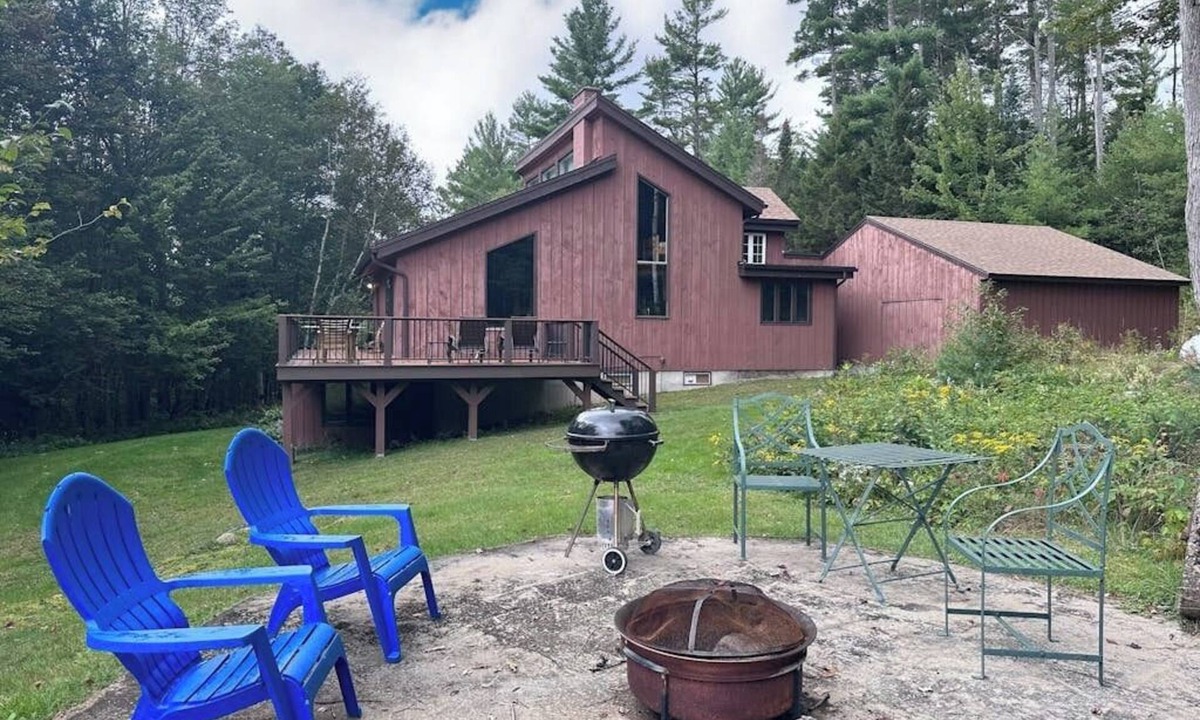 Franconia House | MCM hideaway with entertainer's deck, dog-friendly yard, Ping-Pong & WFH desks