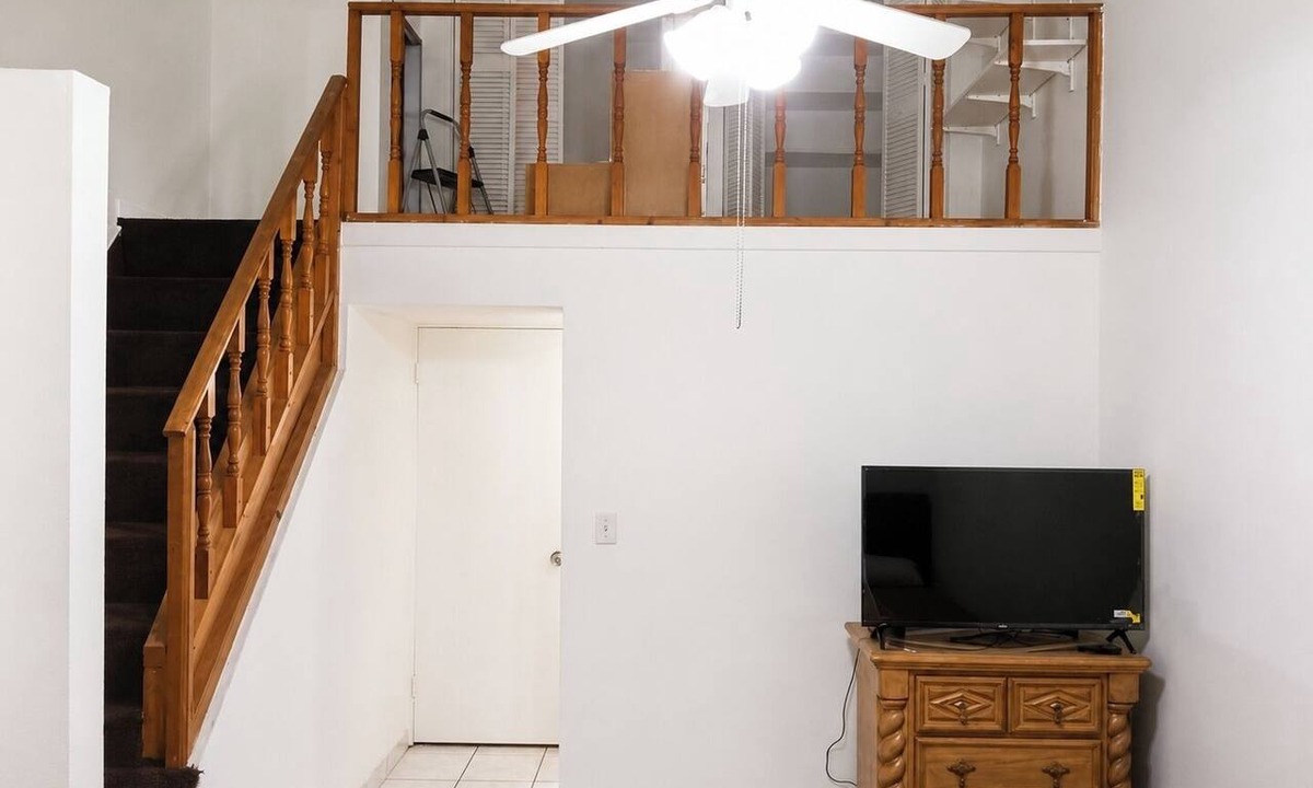 Tamiami Apartment | Miami 3BR Step-Free Entry 2 Parking Spots
