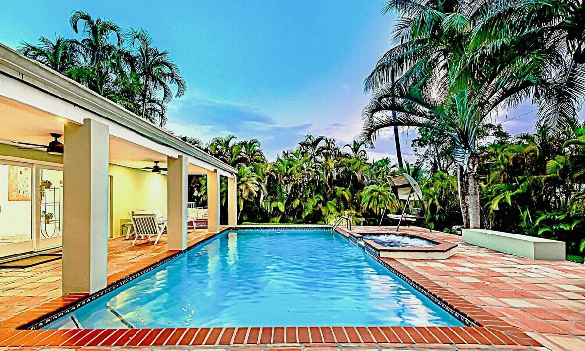 Pinecrest House | Miami Dream Home/Heated Pool/Jacuzzi/Fire Pit/BBQ Area.