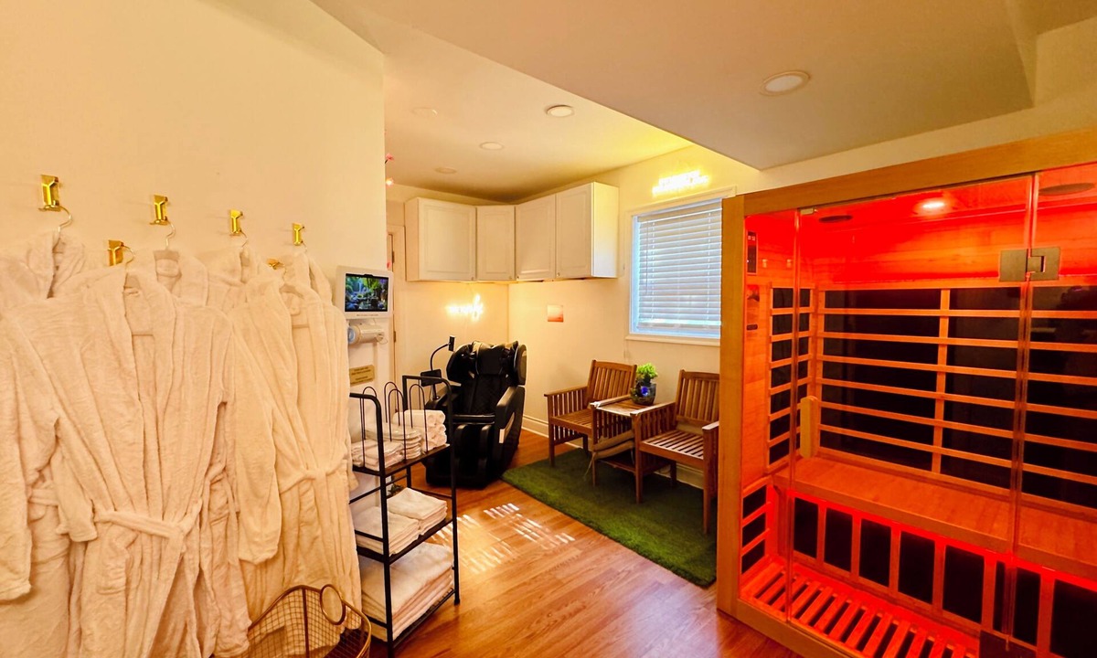 Hybla Valley House | Mid-Term Luxury Family Stay/Hot Tub, 2 Fire Pits, Sauna, Massage Chair & Arcade