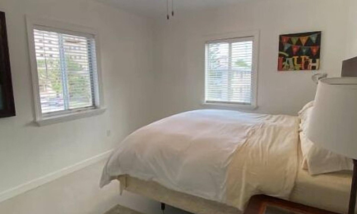 Douglas House | Minimalistic Charm & Comfort in the Heart of Miami