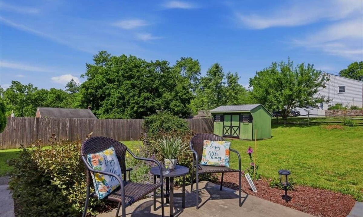 Pottstown House | Moder 1-StoryGem, Yard, Pet, & Peace