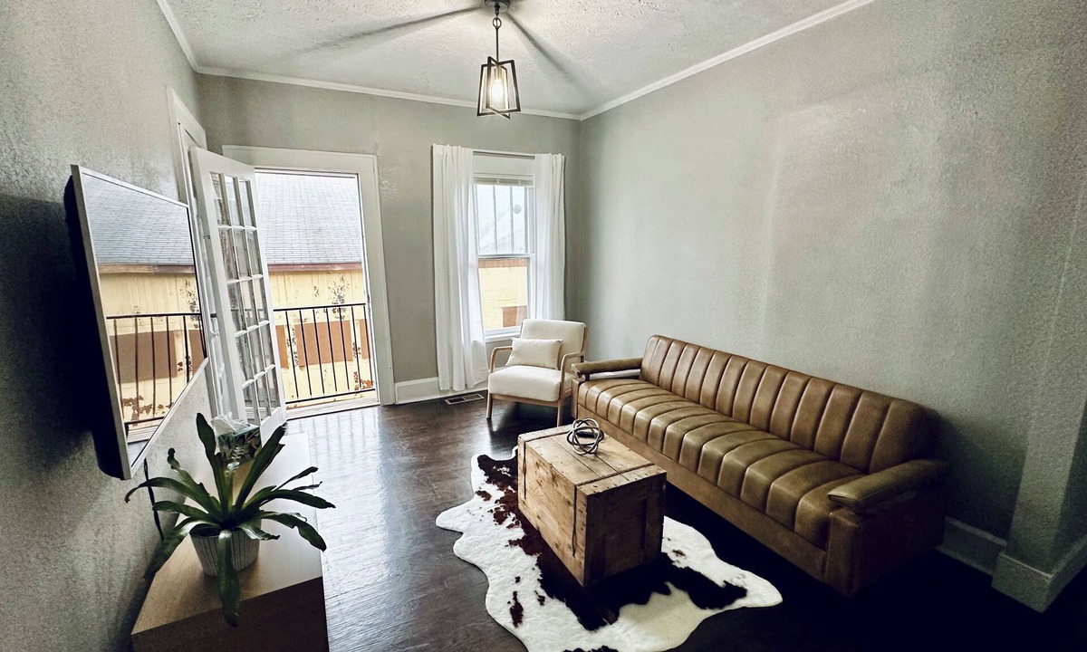 Leadsville Apartment | Modern 4-bedroom Duplex Apartment in Downtown Elkins beside Big Timber Brewing