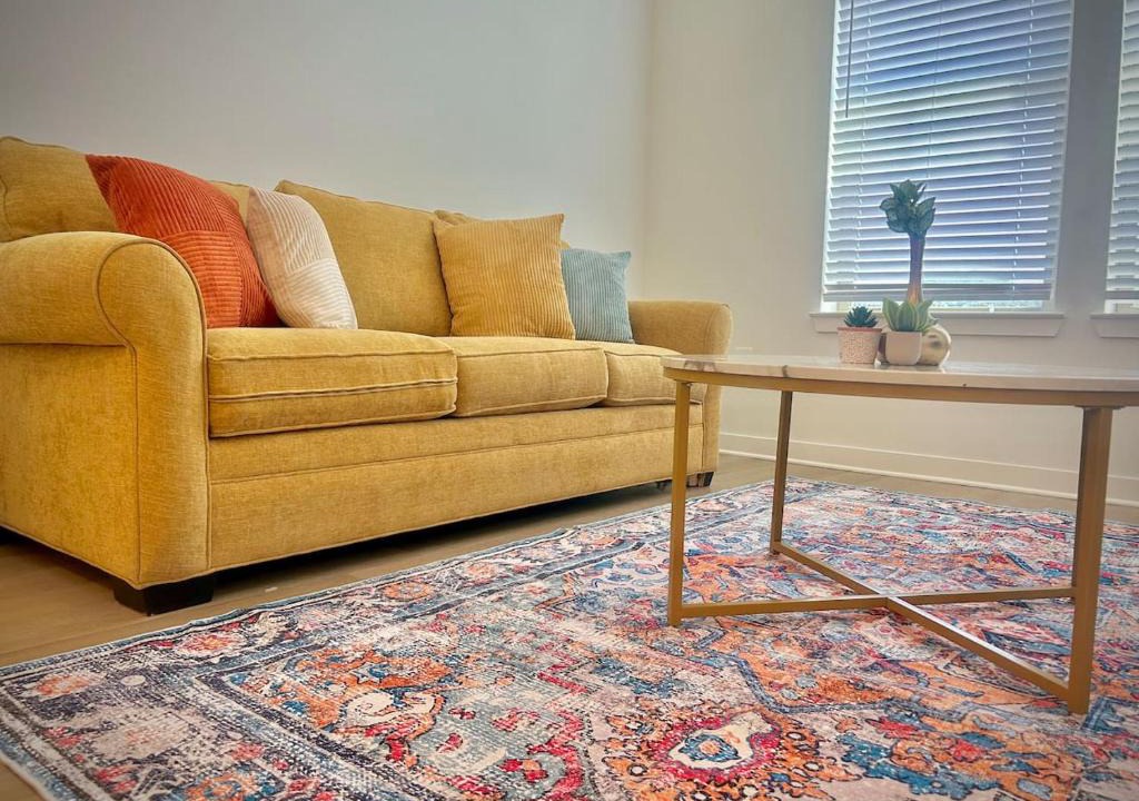 Sherman Apartment | Modern & Cozy Work-Friendly Getaway with Pool & Gym