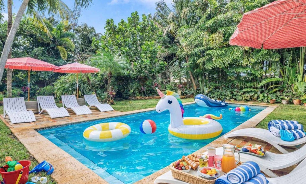 West Palm Beach House | Modern home w/pool, game room & patio