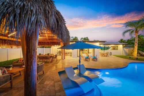 North Corals House | Modern Home w Private Suite Pool & Tiki Hut