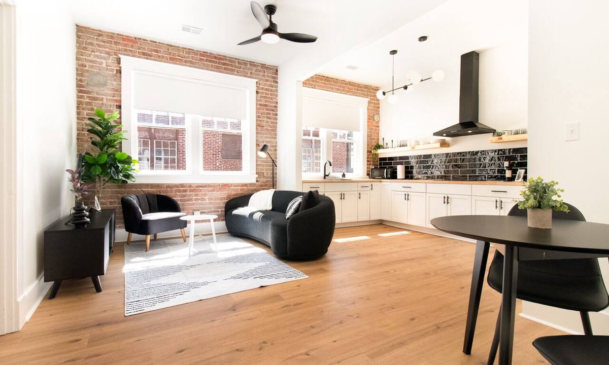 East of Broadway Apartment | Modern Loft in Lively SoMa Downtown