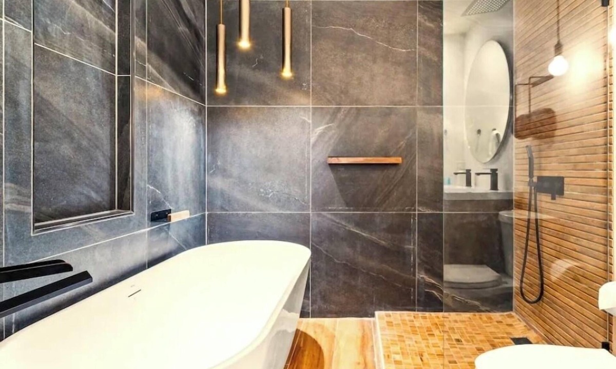 Bolivar House | Modern luxury, walk to Washington St and downtown, EV, Movie room, Spa bathroom