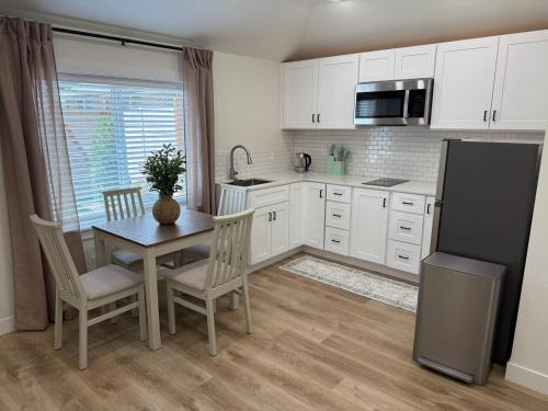 Edgewood House | Modern Private Studio - Separate Entry