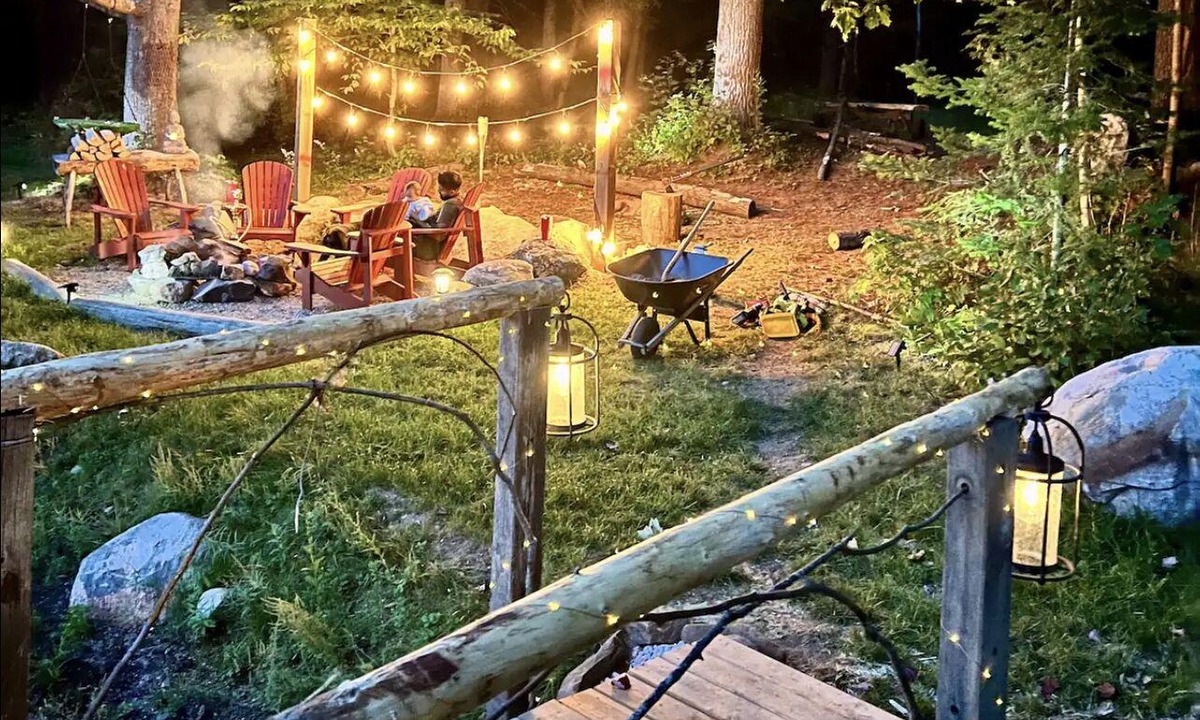 Bracebridge Cottage | Modern/Rustic Home on 8 Acres forest *HOT TUB*
