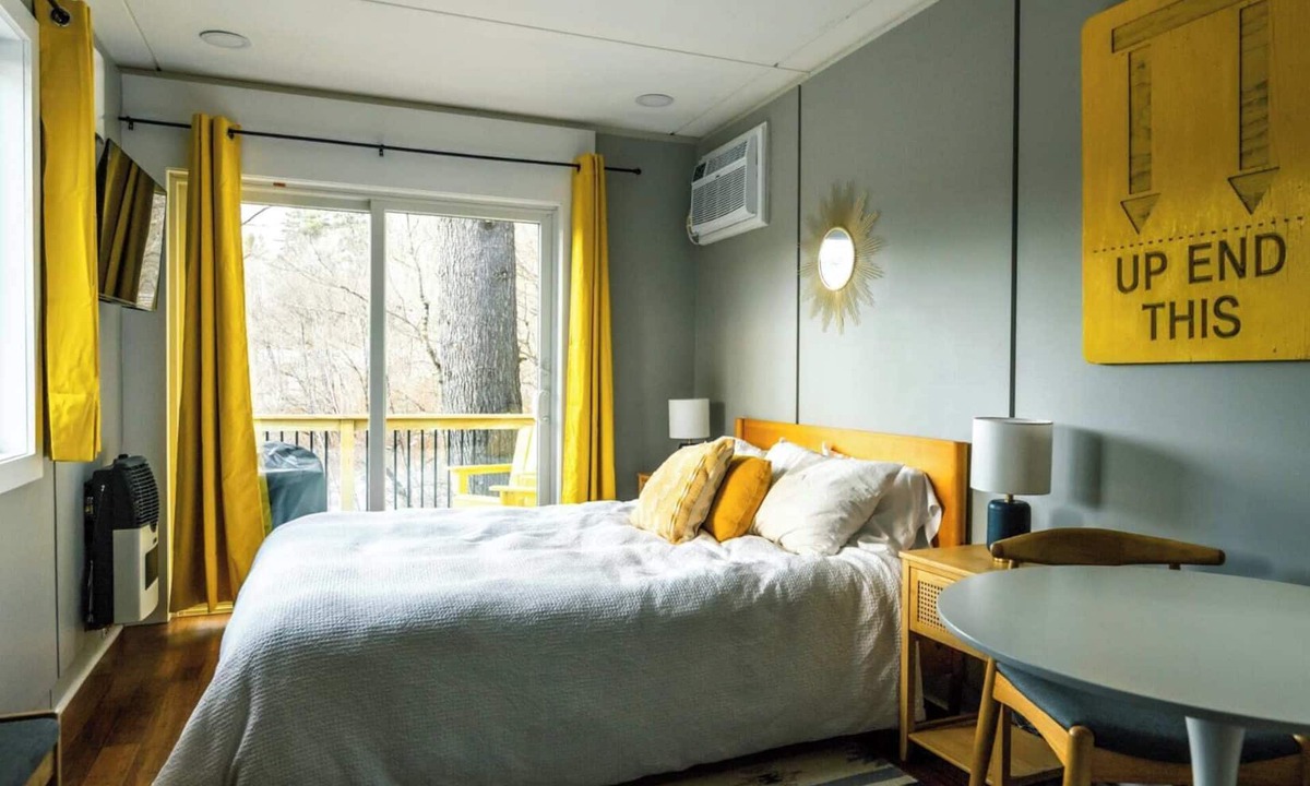 Johnson House | Modern Tiny House | Hot Tub, Sauna, River & Views