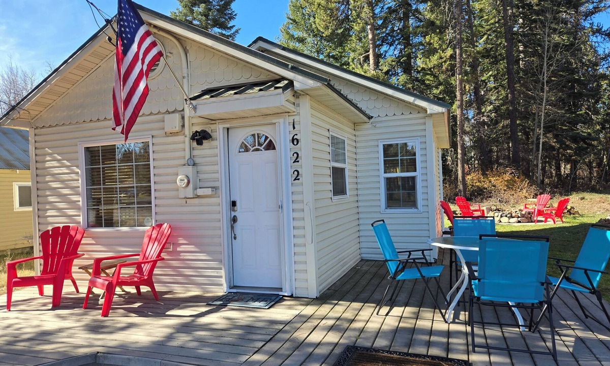 Nampa Cottage | Moonlight Cottage- Camper Parking & Great Fire Pit! Walk to Lake or Town!