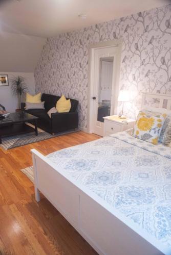 Hammondsport Bed & Breakfast | Moonshadow B&B
