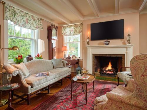 Carlisle Bed & Breakfast | Mooreland Garden Inn