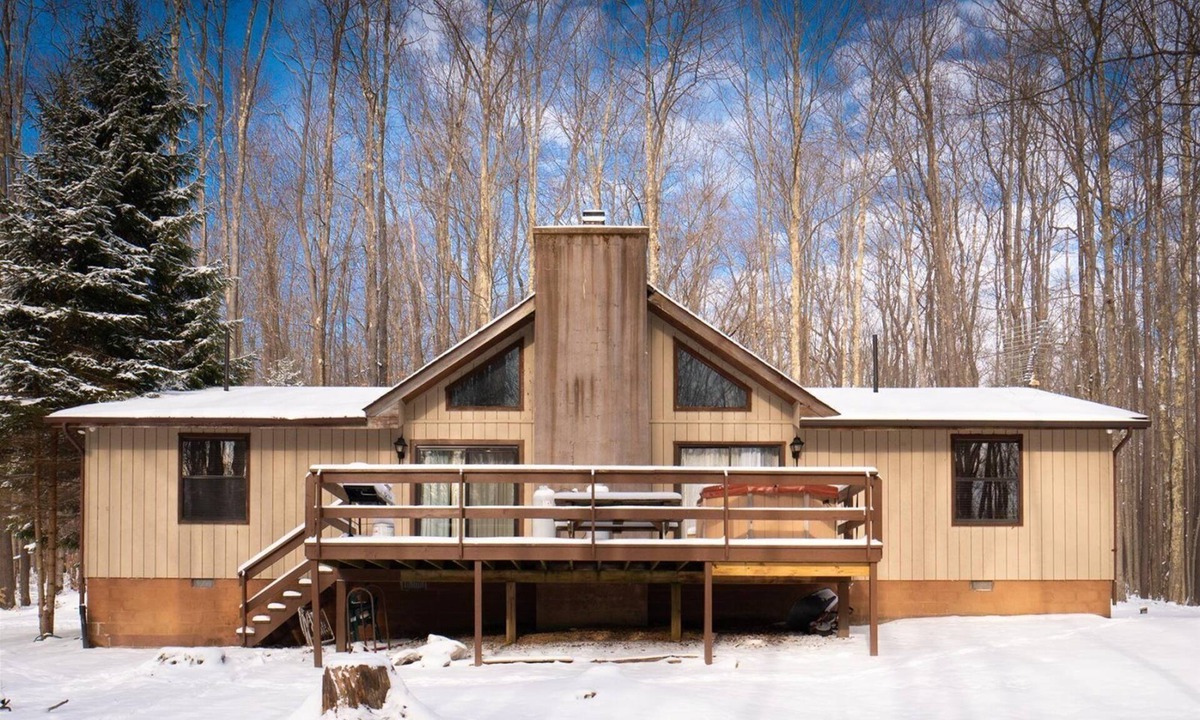 Timberline House | Mountain Treat - 504 Bobcat Road Mountain Treat - Lake Access, Pet Friendly, Hot Tub