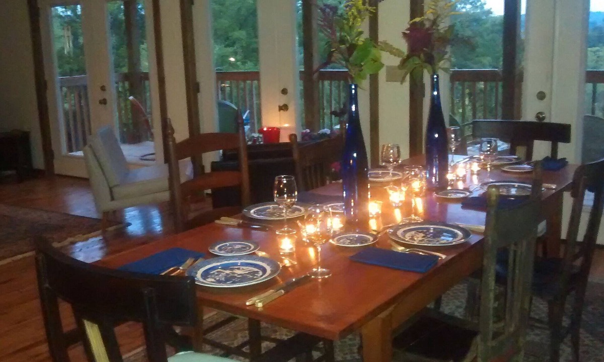 Marshall House | Mountain Views, Rocking Chairs on the Porch, Families and Couples 2 Options.