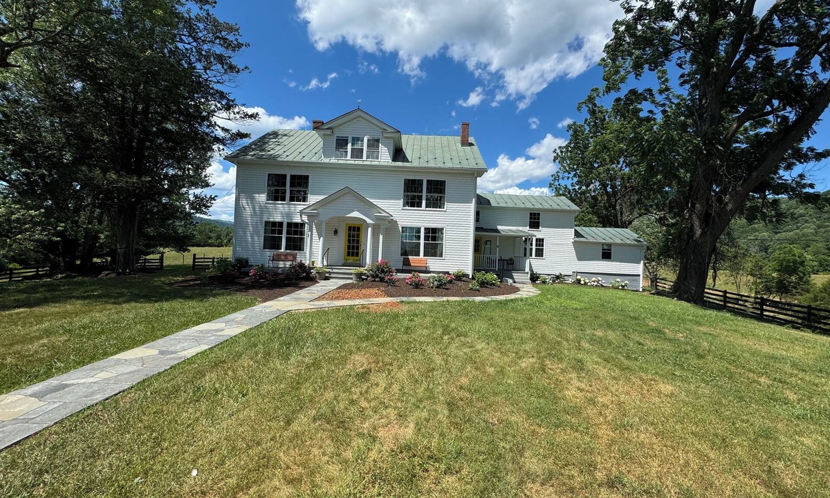 Hood House | Mountains, cows & serenity. Great for celebrations, birthdays & family events