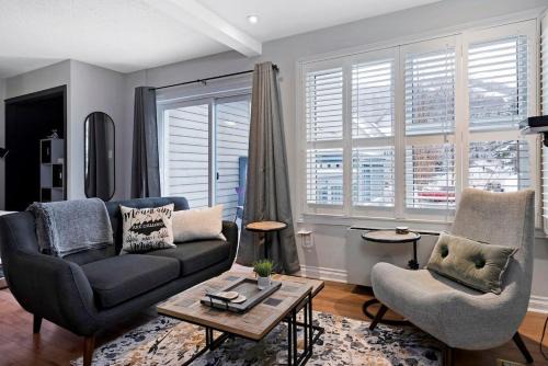 Craigleith Apartment | Mountainside Escape Ski-In-Out Pool Shuttle