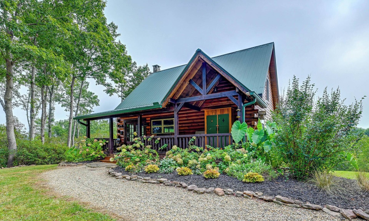 Franklin Cottage | Mtn Views, Yard, & Fire Pit: Multi-level Cabin