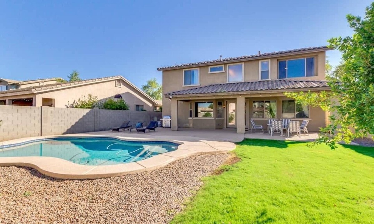 Rovey Farm Estates House | Myrtle Summary: Looki