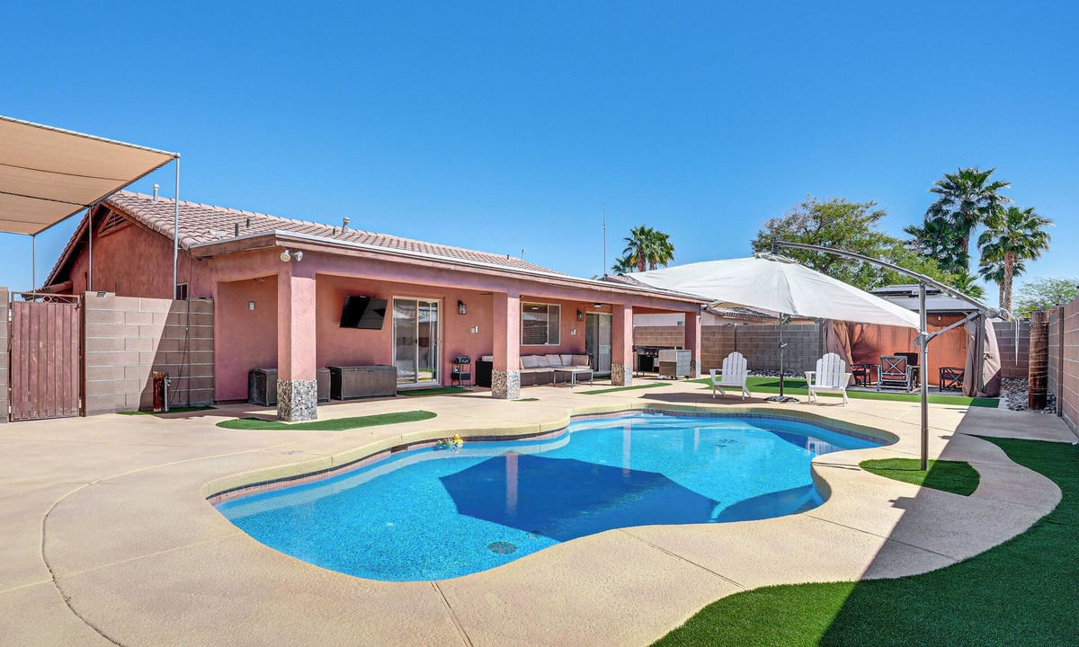 Mesa Del Sol House | Near Golf Courses: Poolside Paradise in Yuma!
