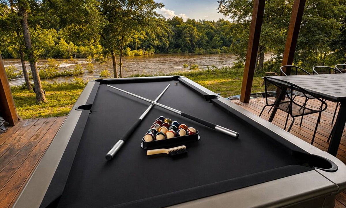 Broken Bow Cabin | New! Heated Pool, Riverfront, Kayaks, Pool Table