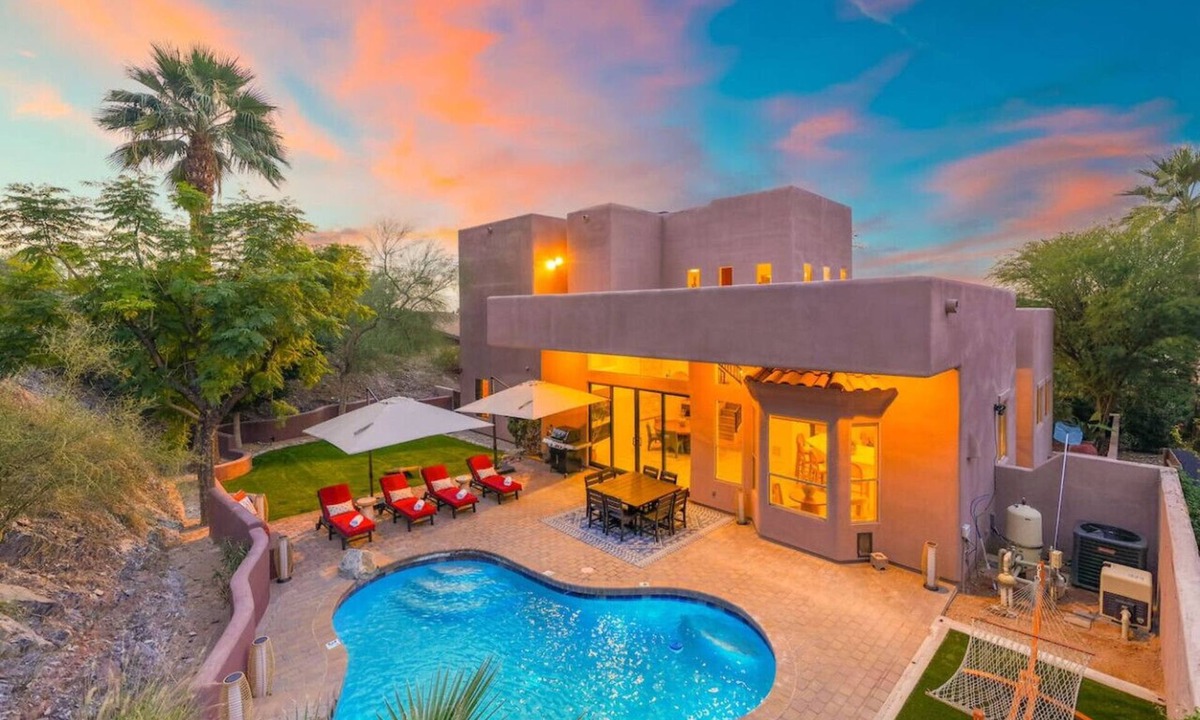 Biltmore Highlands House | NEW | HTD Pool | Firepit | Biltmore | Piestewa