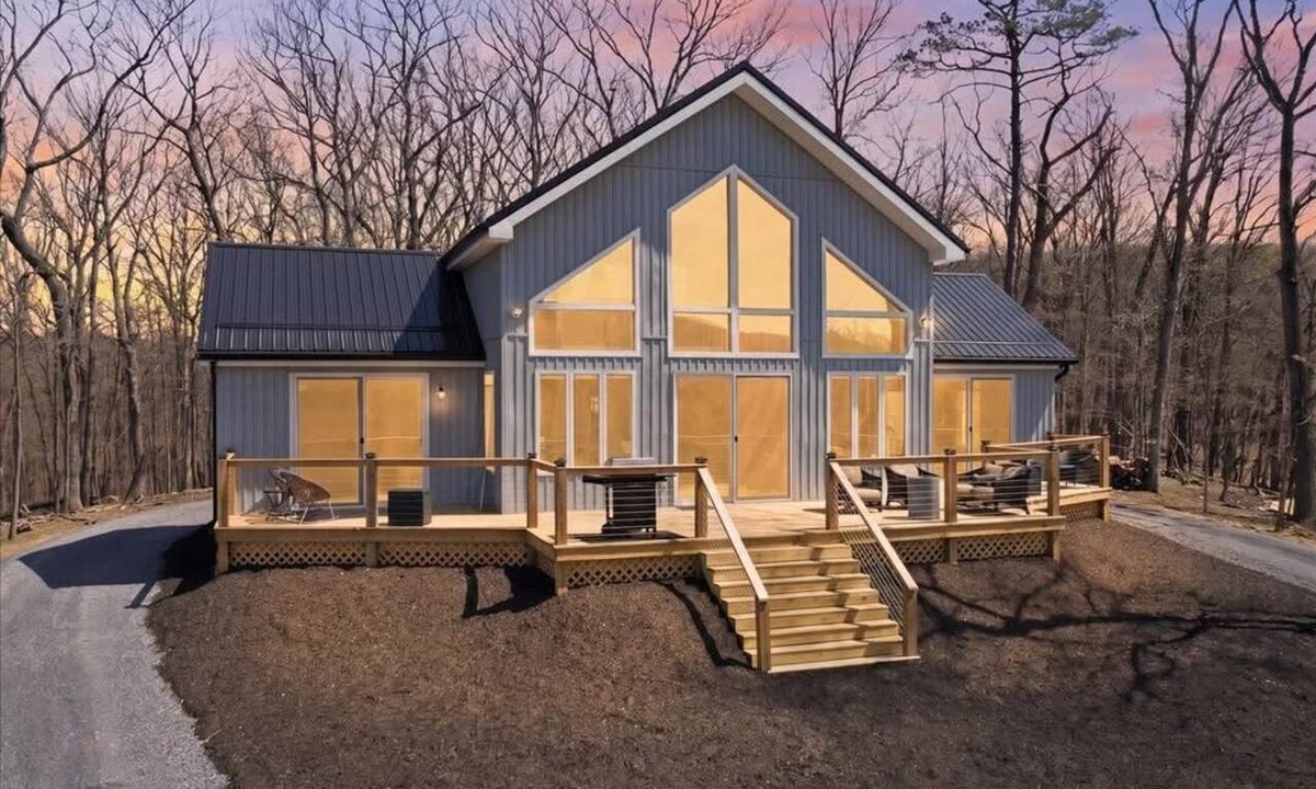 Berkeley Springs House | New Luxury Cabin, 2 Master Bedroom-1 ADA Compliant