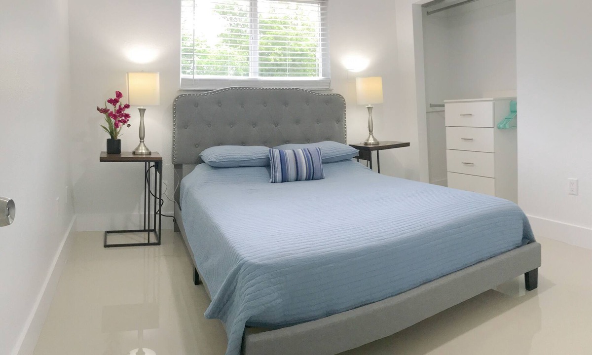 Cutler Bay House | New Miami Townhouse On Lake For Families SU 3Bd, 1Bth, 5 Per