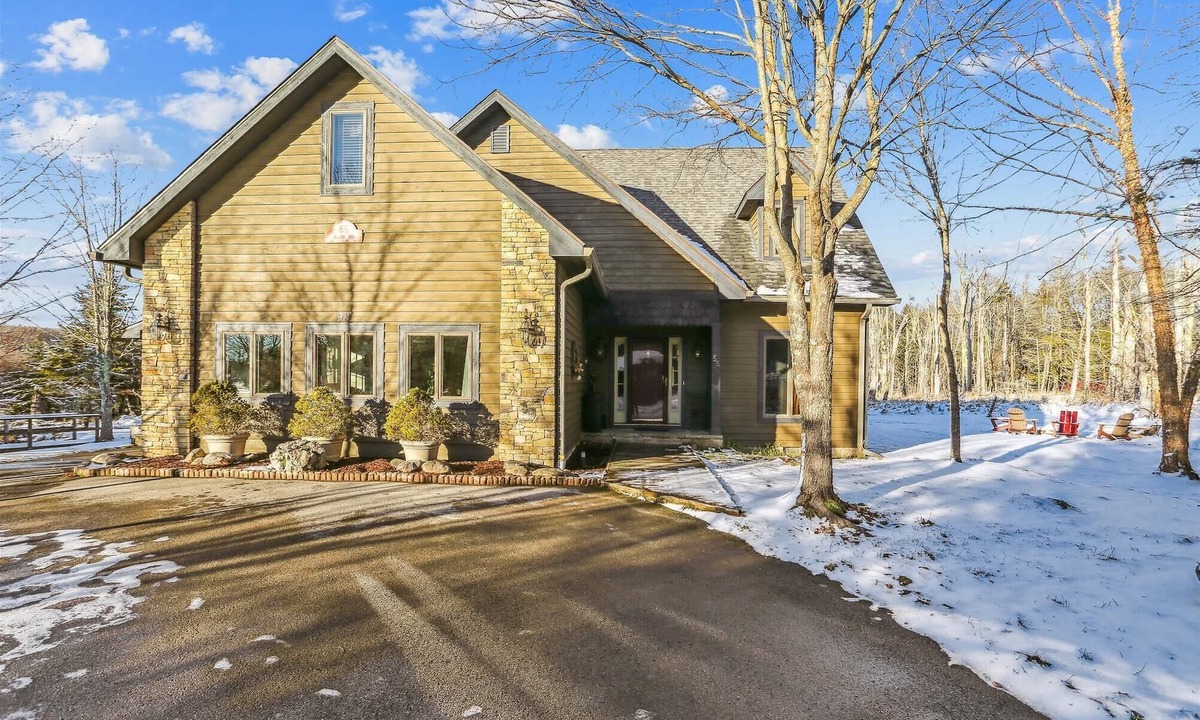 Timberline House | New ownership with recently upgraded appliances and starlink internet