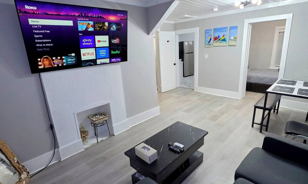 Pinewood Park Apartment | Newly renovated modern apartment near the ocean and minutes from downtown WPB