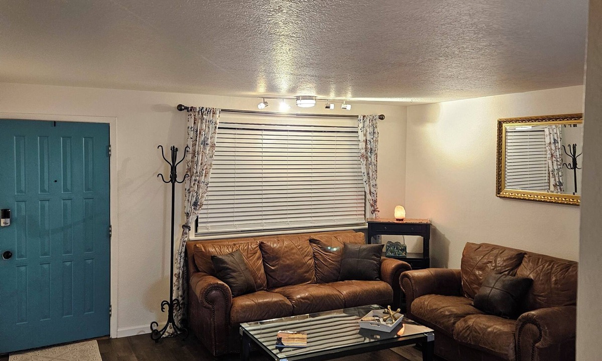 Boise House | No Place Like Home! Animals welcome