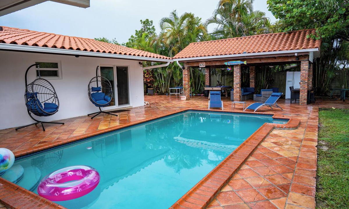 Sunset House | Oasis Town House. Top location property with Pool - BBQ - Games & More
