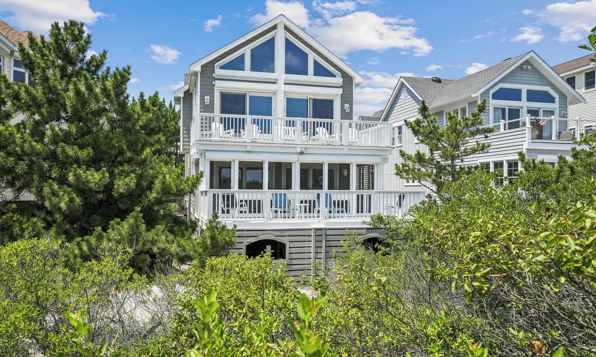 Bethany Beach House | OCEAN FRONT! 5 Bedrooms 5 bathrooms, private beach! OFF SEASON 4 NIGHT MINI WEEKS AVAILABLE