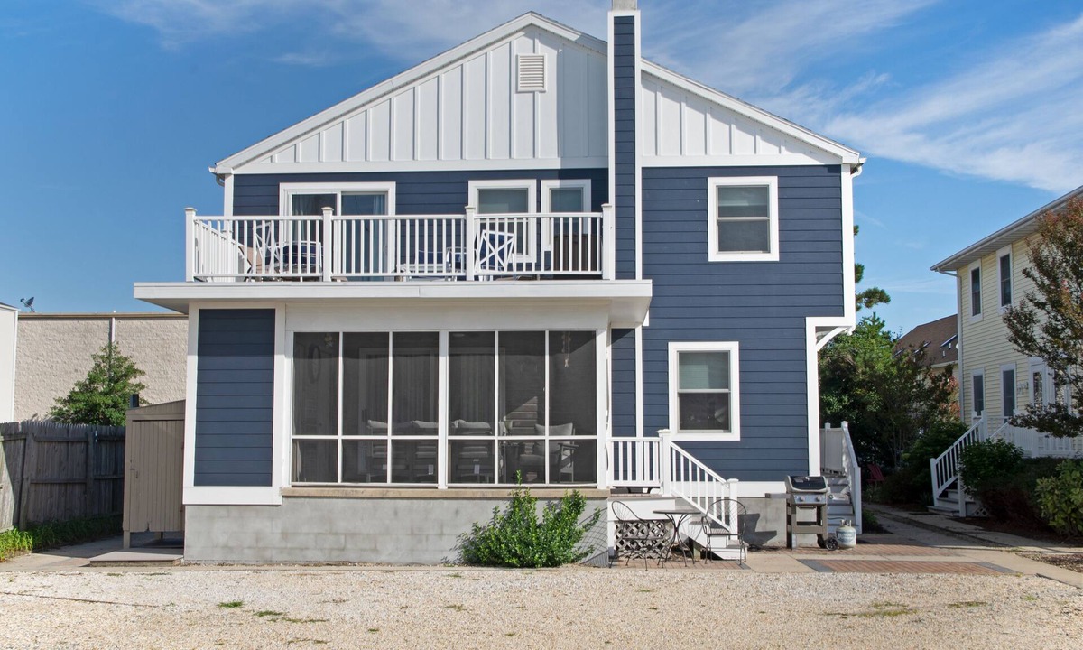 Dewey Beach House | Ocean Side 3 Bedroom - Steps to Beach - Screened in Porch & Deck!