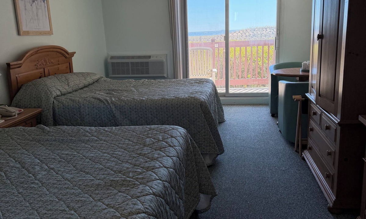 Point Pleasant Beach Hotel | Oceanfront Two Queen