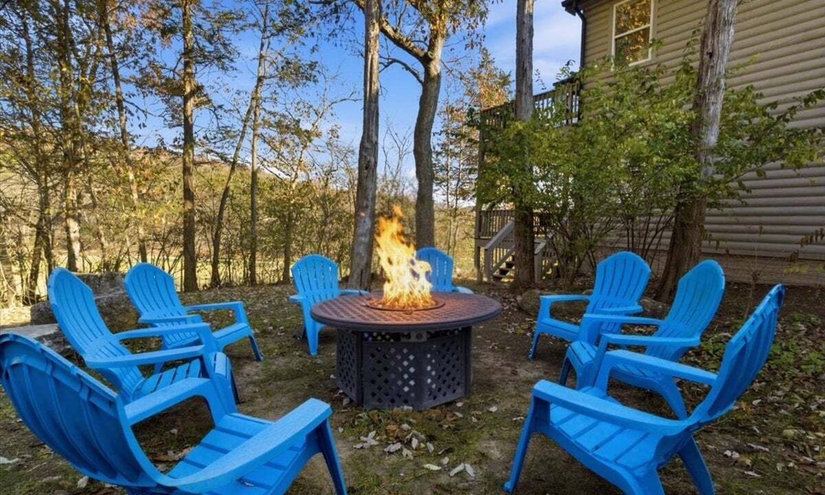Camdenton House | Old Kinderhook 2 Decks, Firepit, Kid & Pet Friendly Golf Retreat