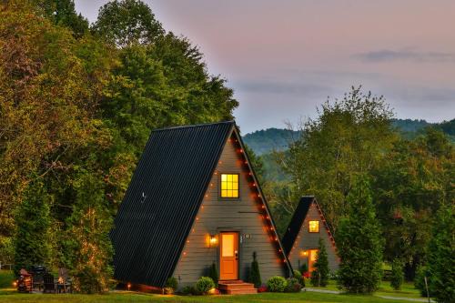 Etlan House | Old Rag Mountain Getaway - WiFi, Smart TV, Fire Pit, Patio, & Full Kitchen